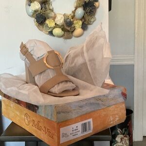 Bella Vita Tan Leather Block Heel Sandals with Gold Ring